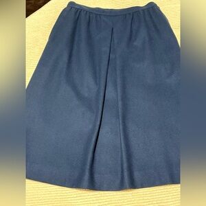 RARE Single Pleat Front Pendleton Navy Wool Skirt. Waist size 30-32 (approx)